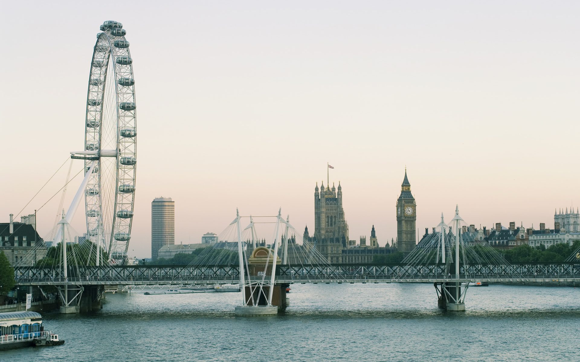 Hungerford bridge view